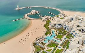 Hilton Salwa Beach Resort&Villas
